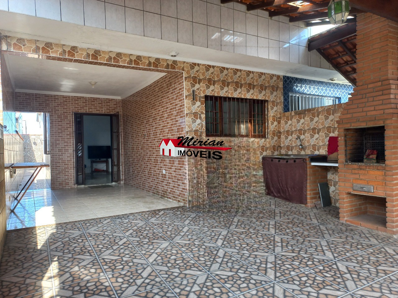 Casa à venda com 2 quartos, 102m² - Foto 1