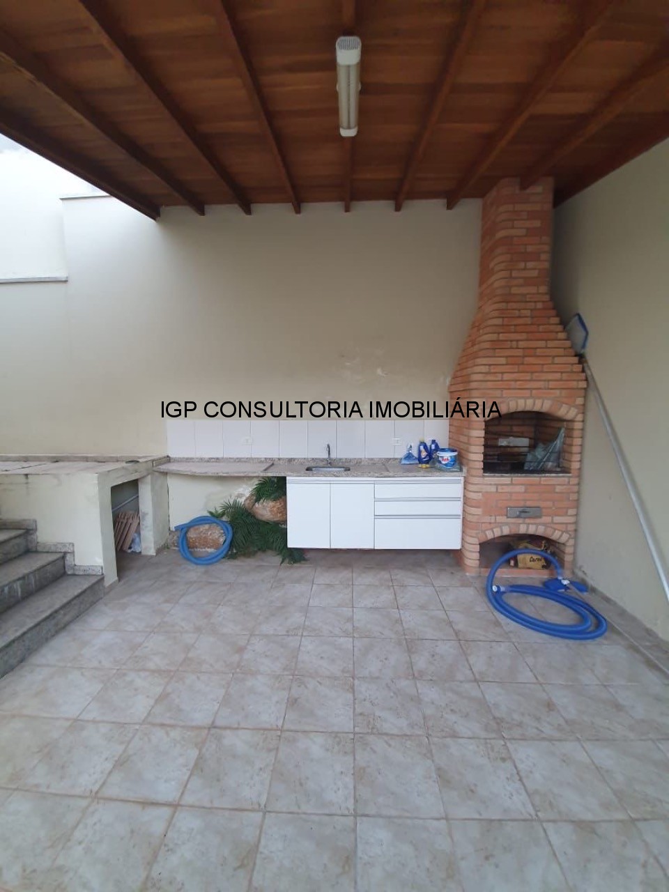 Vende-se casa em condominio fechado