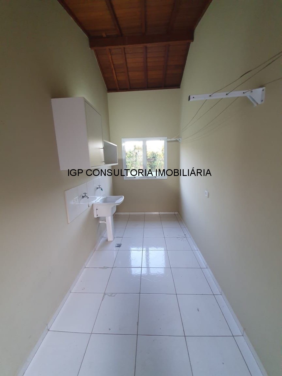Vende-se casa em condominio fechado