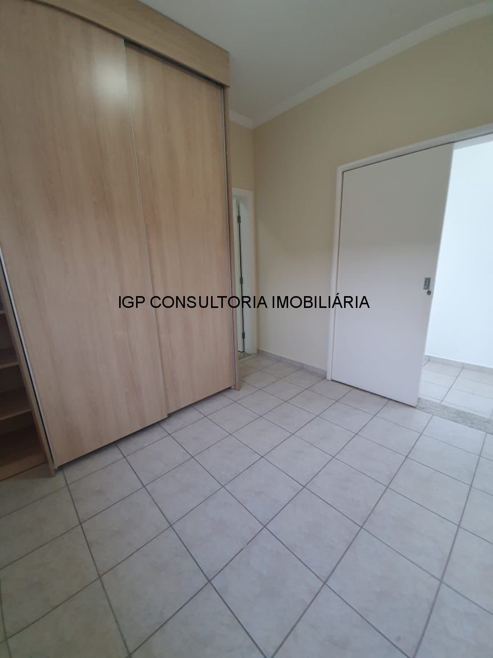 Vende-se casa em condominio fechado