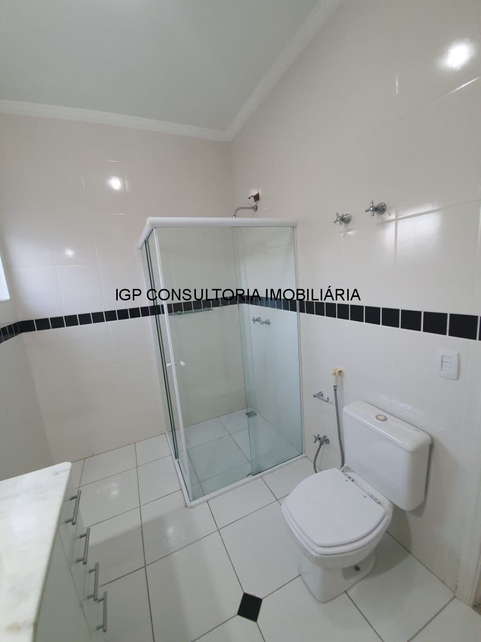 Vende-se casa em condominio fechado