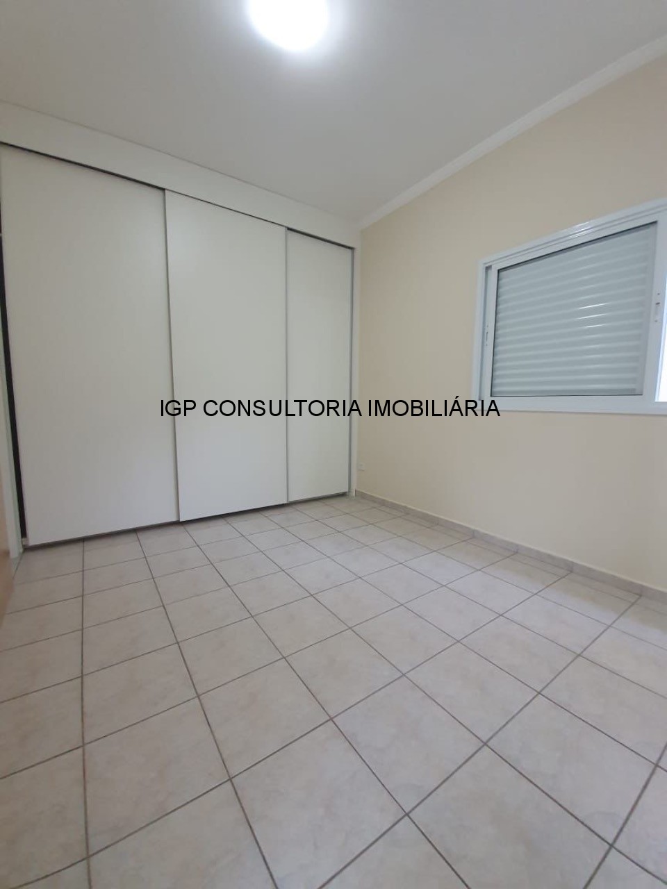 Vende-se casa em condominio fechado