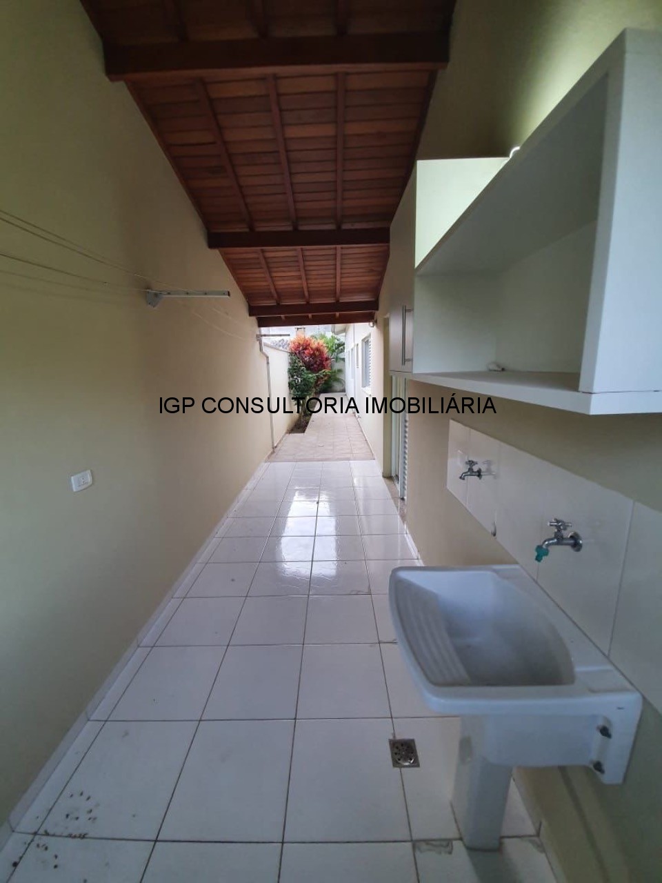 Vende-se casa em condominio fechado
