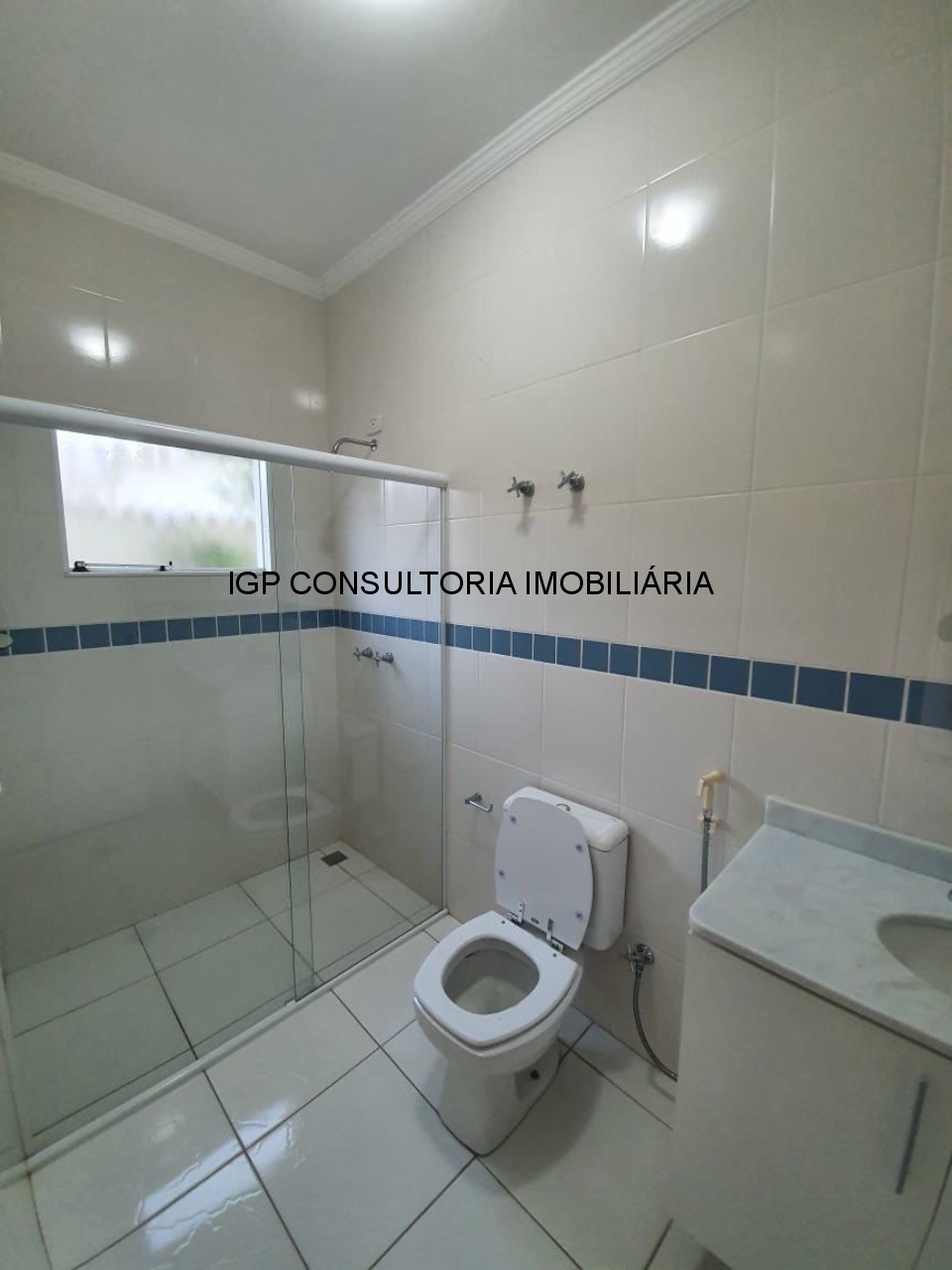 Vende-se casa em condominio fechado