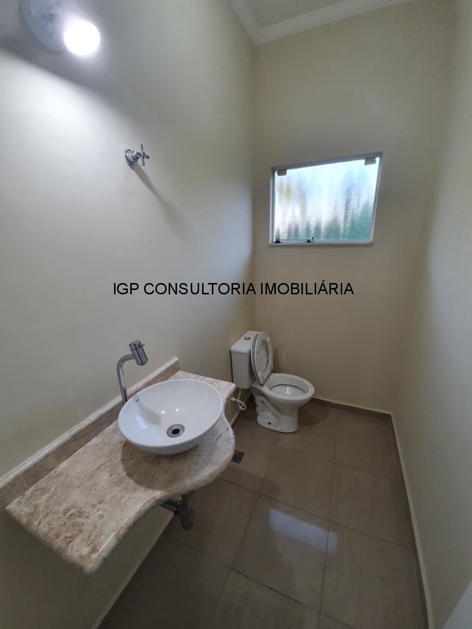 Vende-se casa em condominio fechado