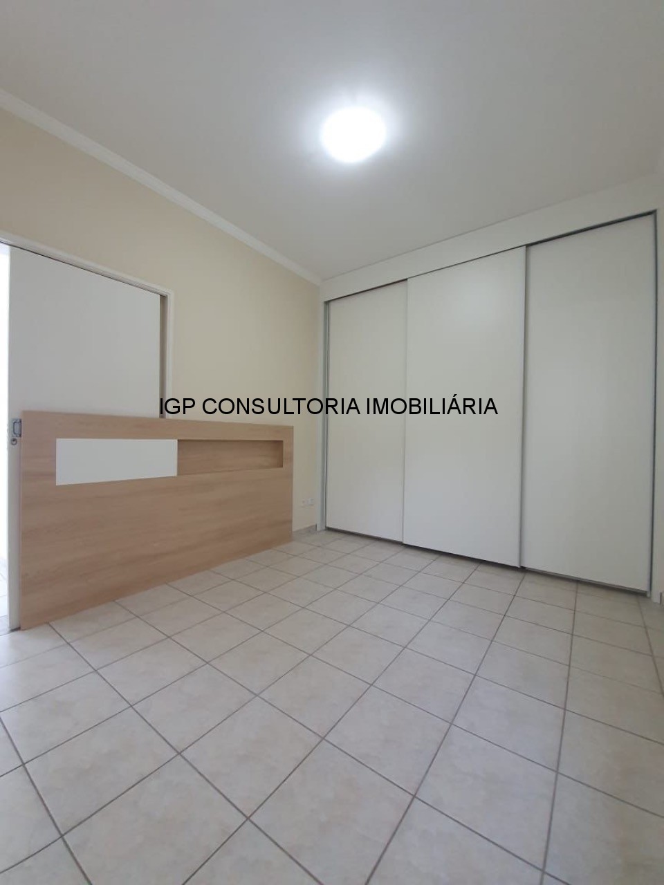Vende-se casa em condominio fechado