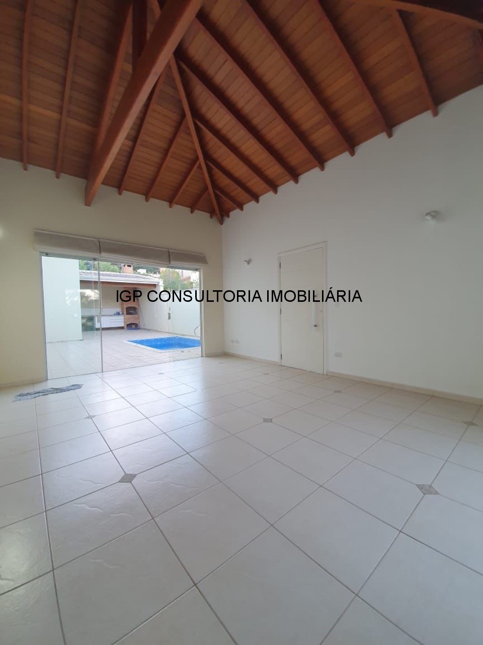 Vende-se casa em condominio fechado