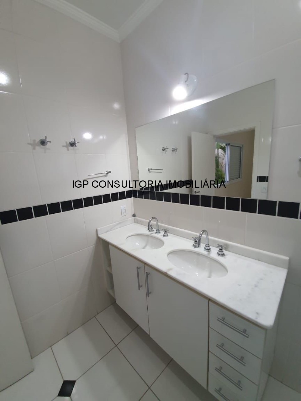 Vende-se casa em condominio fechado