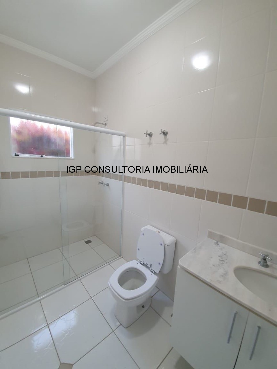 Vende-se casa em condominio fechado