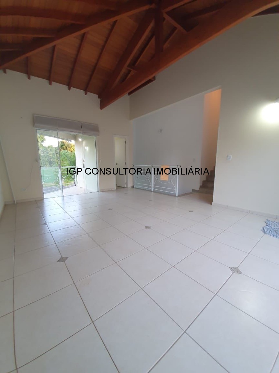 Vende-se casa em condominio fechado