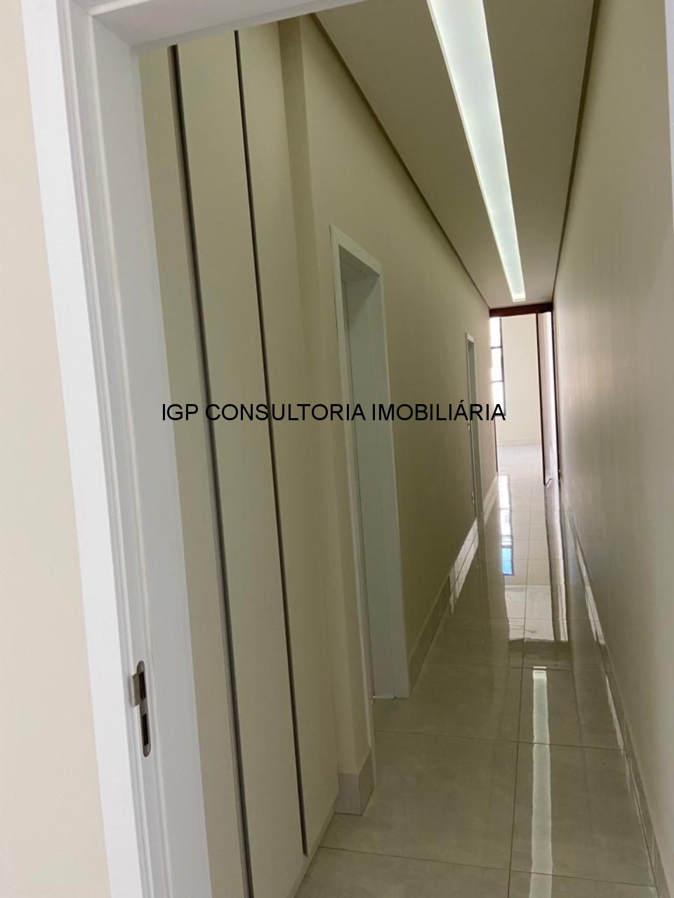 Vende-se casa térrea em condominio fechado, 3 suites, piscin