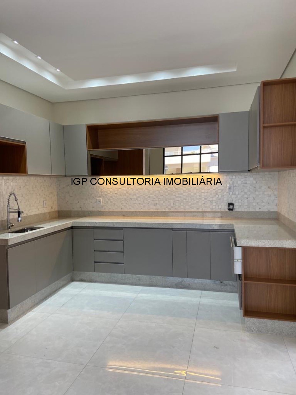 Vende-se casa térrea em condominio fechado, 3 suites, piscin