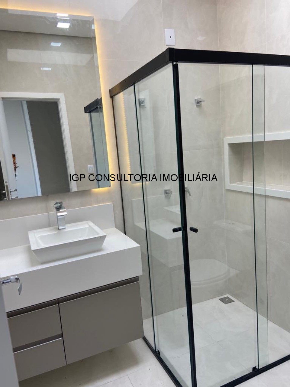 Vende-se casa térrea em condominio fechado, 3 suites, piscin