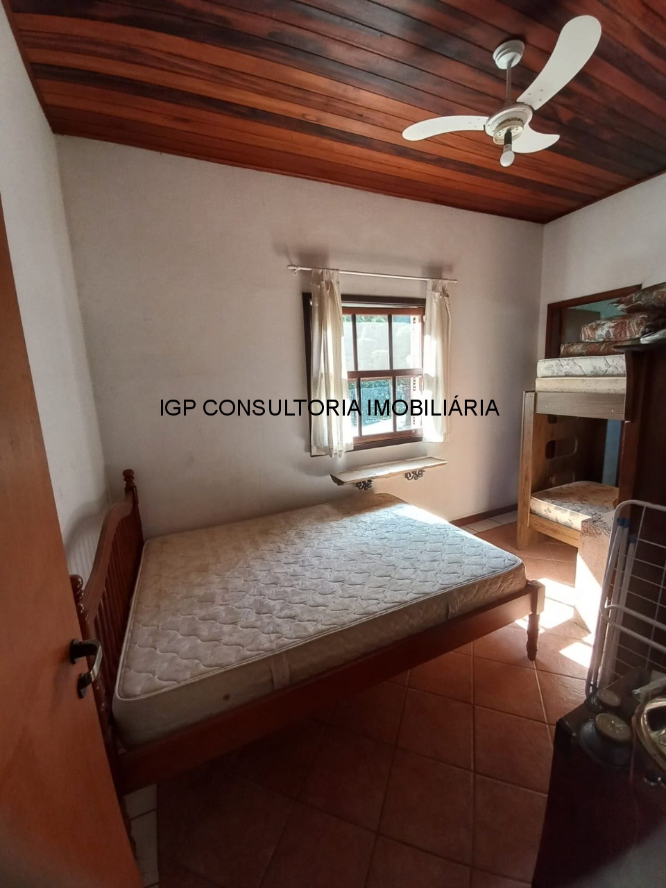 Chácara de luxo em condomínio exclusivo em Indaiatuba-SP - 4 quartos, 4 suítes, 2 salas, 403,55 m² de área no Parque da Grama.