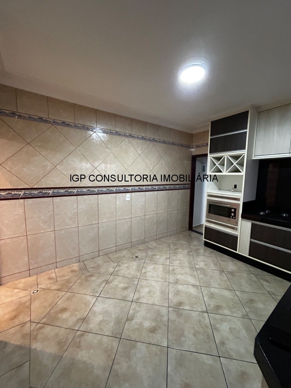 Vende-se sobrado em Jardim Morada do Sol, indaiatuba, SP. 3 quartos, uma suite, 2 vagas de garagem
