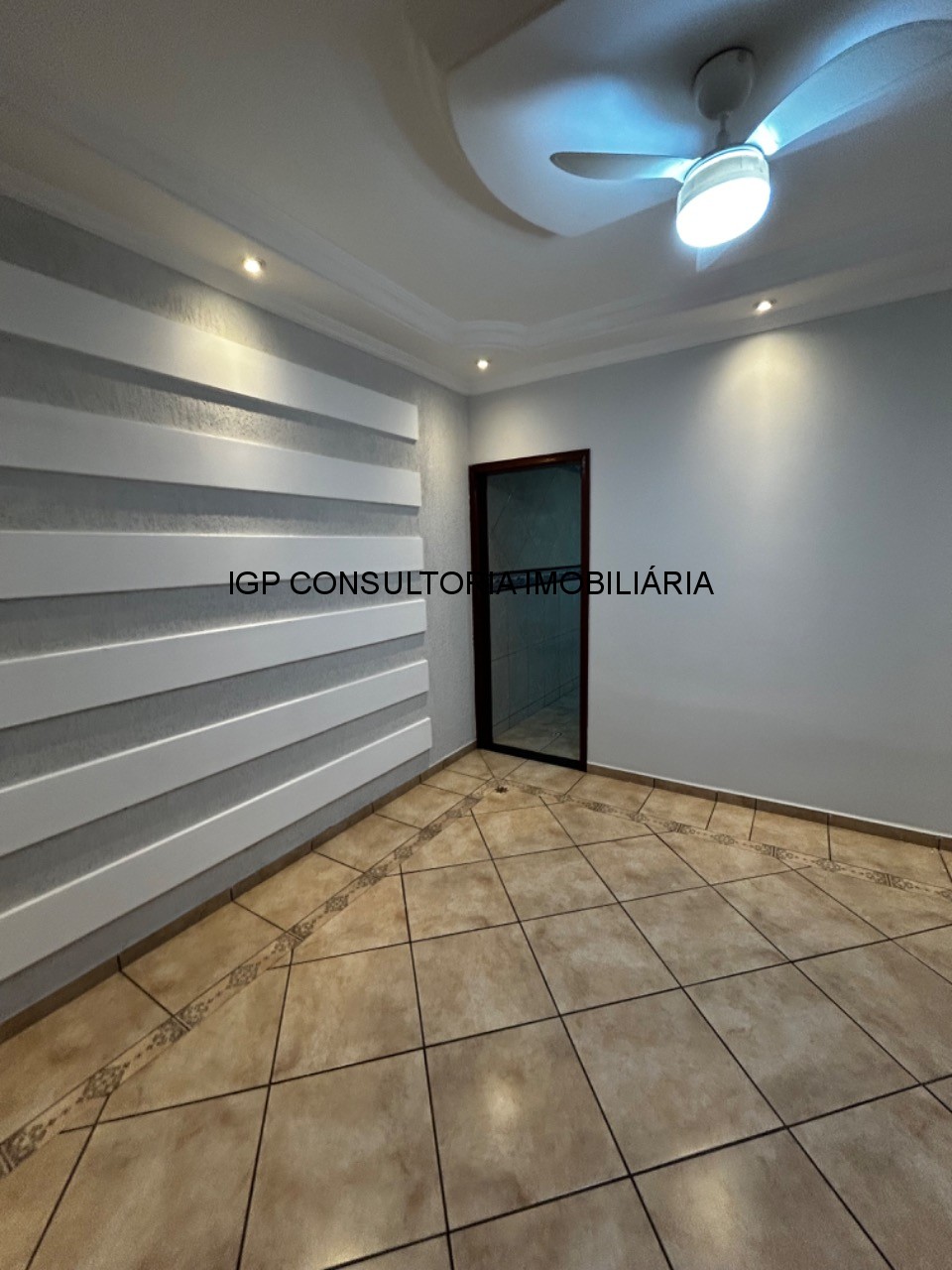 Vende-se sobrado em Jardim Morada do Sol, indaiatuba, SP. 3 quartos, uma suite, 2 vagas de garagem
