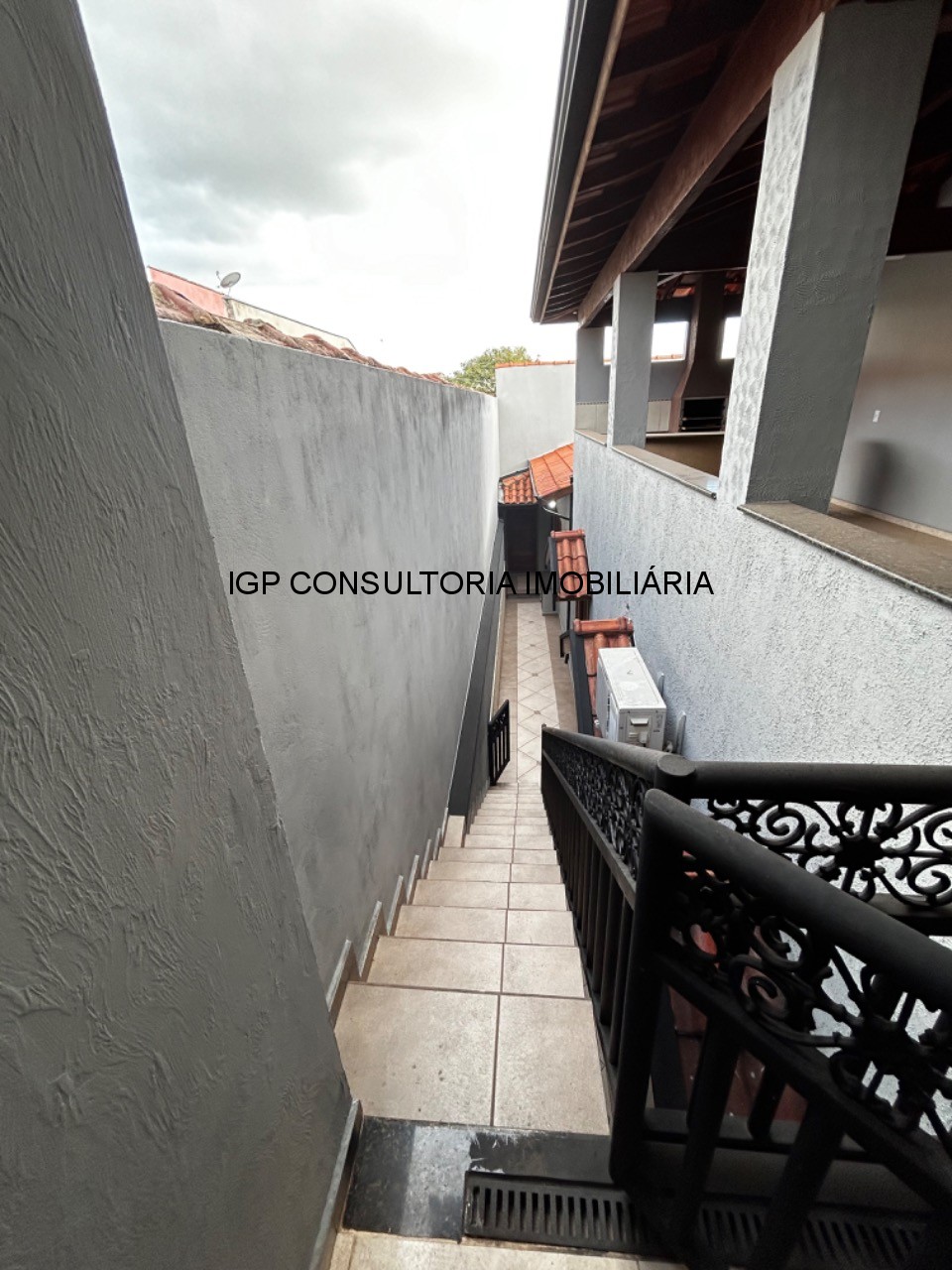 Vende-se sobrado em Jardim Morada do Sol, indaiatuba, SP. 3 quartos, uma suite, 2 vagas de garagem