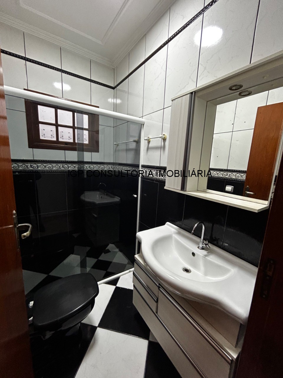 Vende-se sobrado em Jardim Morada do Sol, indaiatuba, SP. 3 quartos, uma suite, 2 vagas de garagem