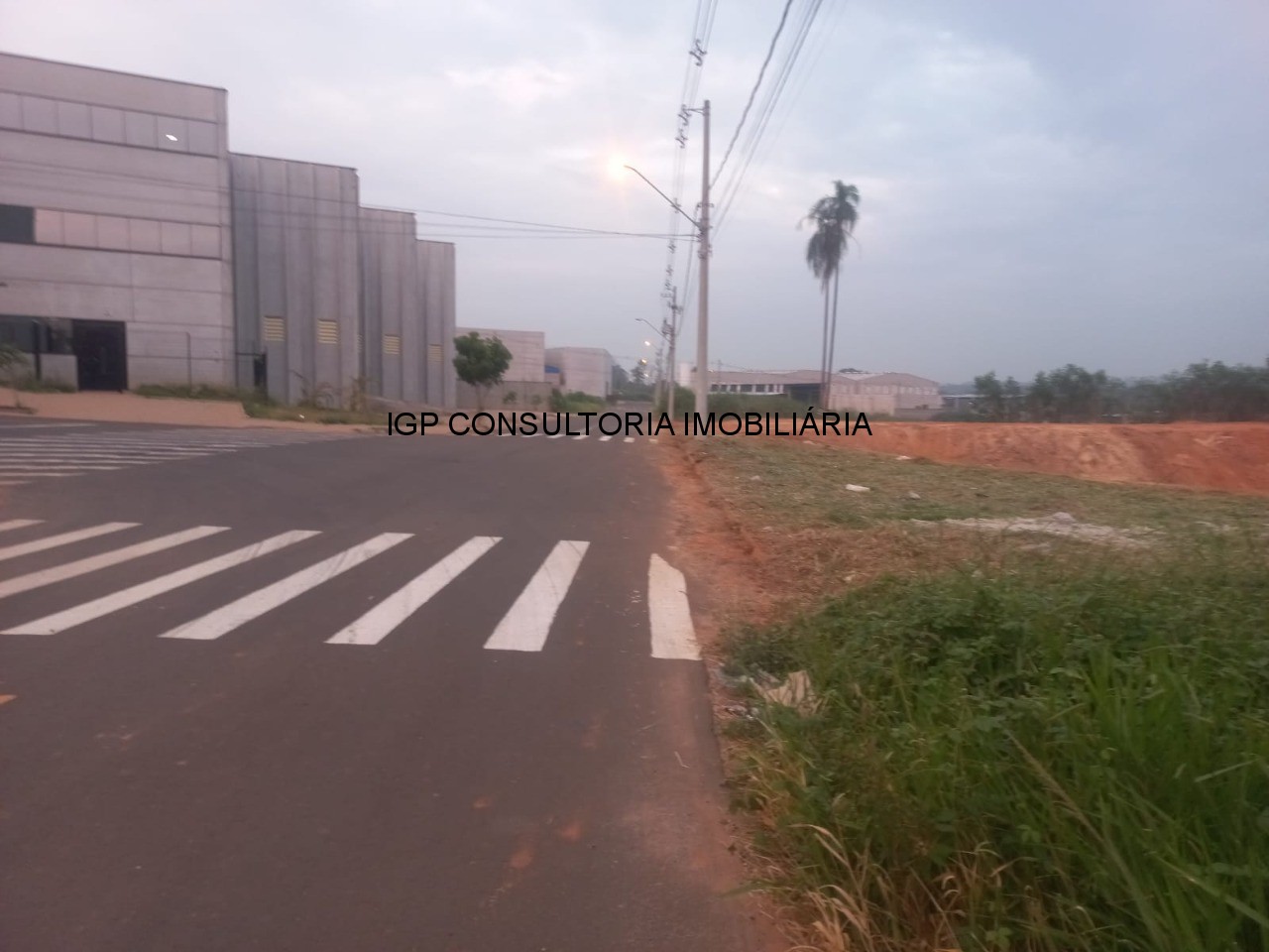 Loteamento e Condomínio, 1000 m² - Foto 1