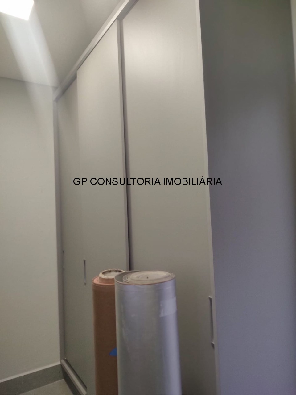 Casa de Alto Padrão em Condomínio no Jardim Portal de Itaici, Indaiatuba-SP: 3 Quartos, 1 Suíte 2 demi-suites, 2 Salas, 5 Banheiros, 4 Vagas- 93,96m²