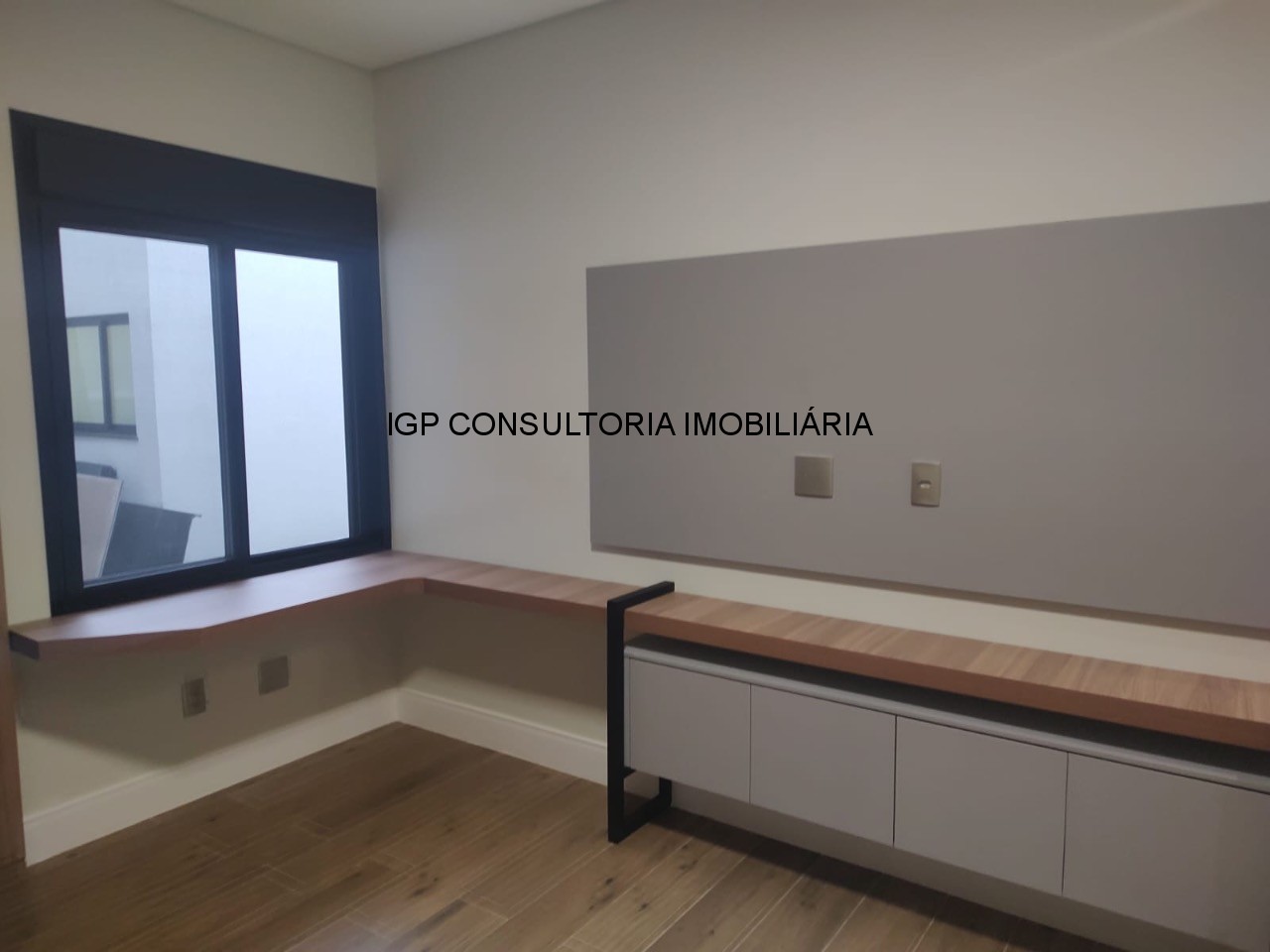 Casa de Alto Padrão em Condomínio no Jardim Portal de Itaici, Indaiatuba-SP: 3 Quartos, 1 Suíte 2 demi-suites, 2 Salas, 5 Banheiros, 4 Vagas- 93,96m²