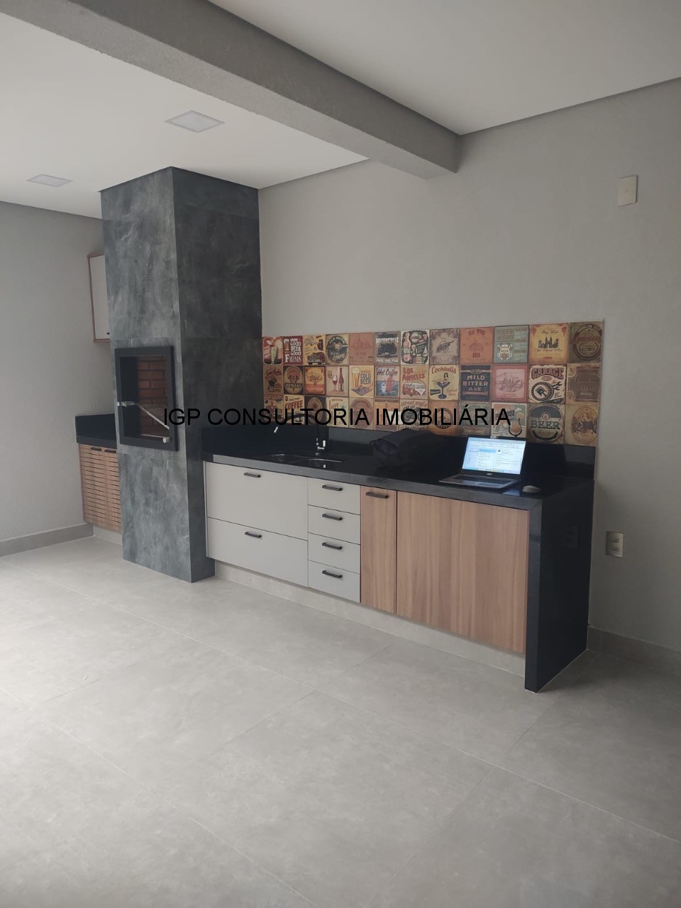 Casa de Alto Padrão em Condomínio no Jardim Portal de Itaici, Indaiatuba-SP: 3 Quartos, 1 Suíte 2 demi-suites, 2 Salas, 5 Banheiros, 4 Vagas- 93,96m²