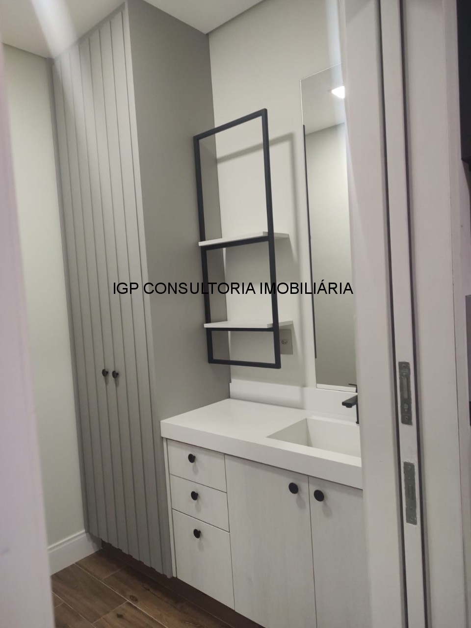 Casa de Alto Padrão em Condomínio no Jardim Portal de Itaici, Indaiatuba-SP: 3 Quartos, 1 Suíte 2 demi-suites, 2 Salas, 5 Banheiros, 4 Vagas- 93,96m²