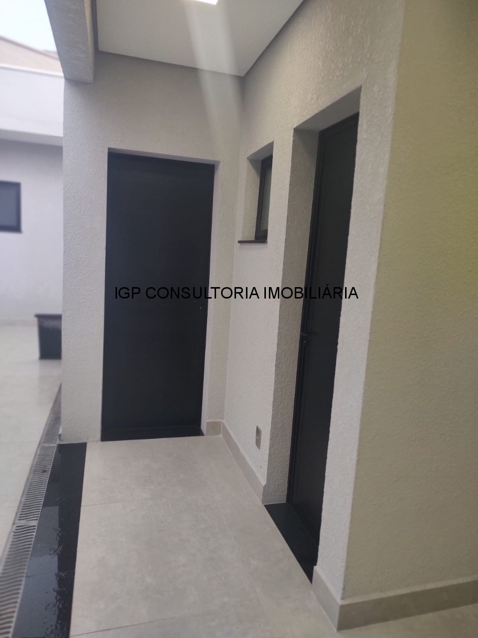 Casa de Alto Padrão em Condomínio no Jardim Portal de Itaici, Indaiatuba-SP: 3 Quartos, 1 Suíte 2 demi-suites, 2 Salas, 5 Banheiros, 4 Vagas- 93,96m²