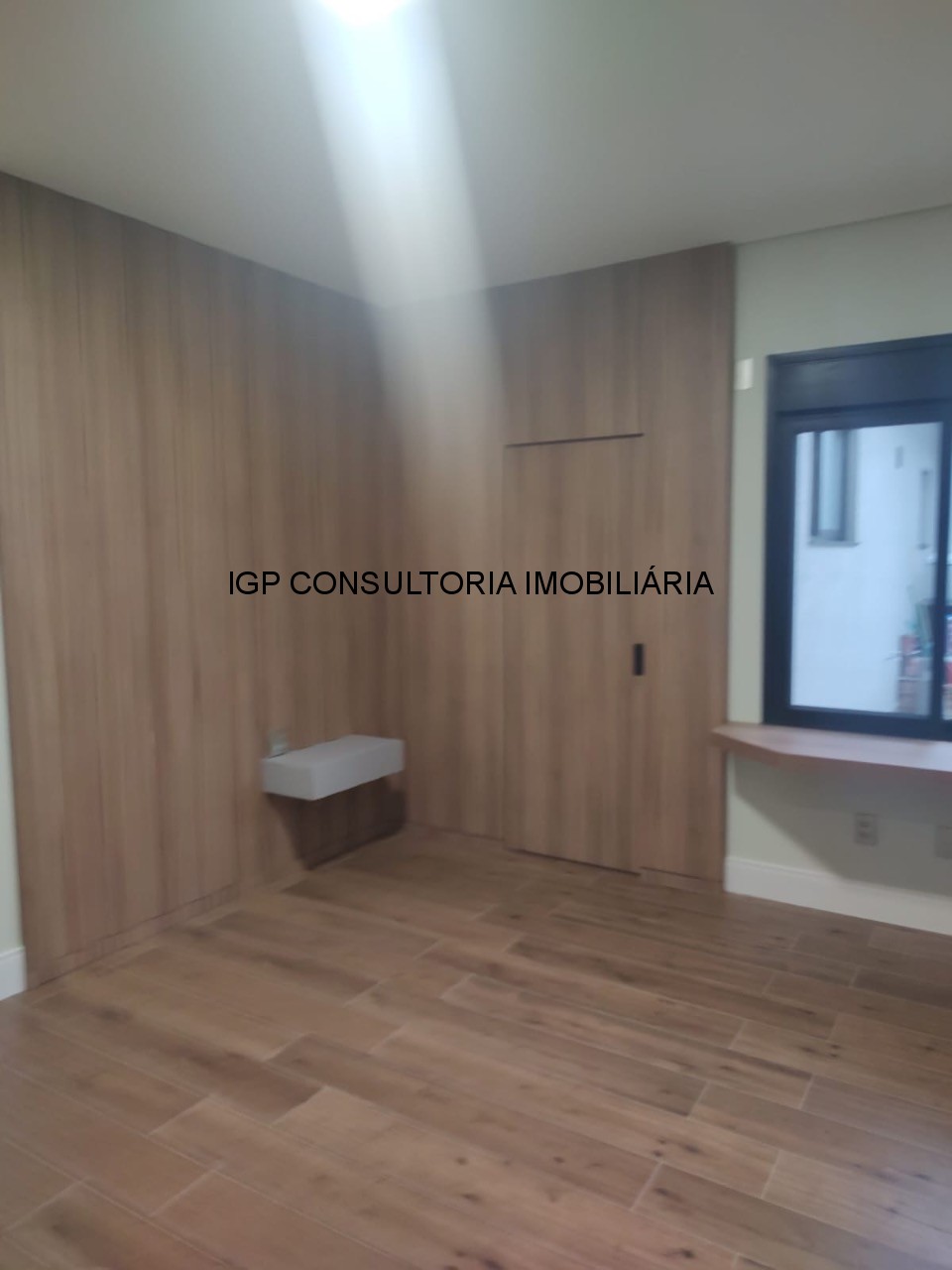 Casa de Alto Padrão em Condomínio no Jardim Portal de Itaici, Indaiatuba-SP: 3 Quartos, 1 Suíte 2 demi-suites, 2 Salas, 5 Banheiros, 4 Vagas- 93,96m²