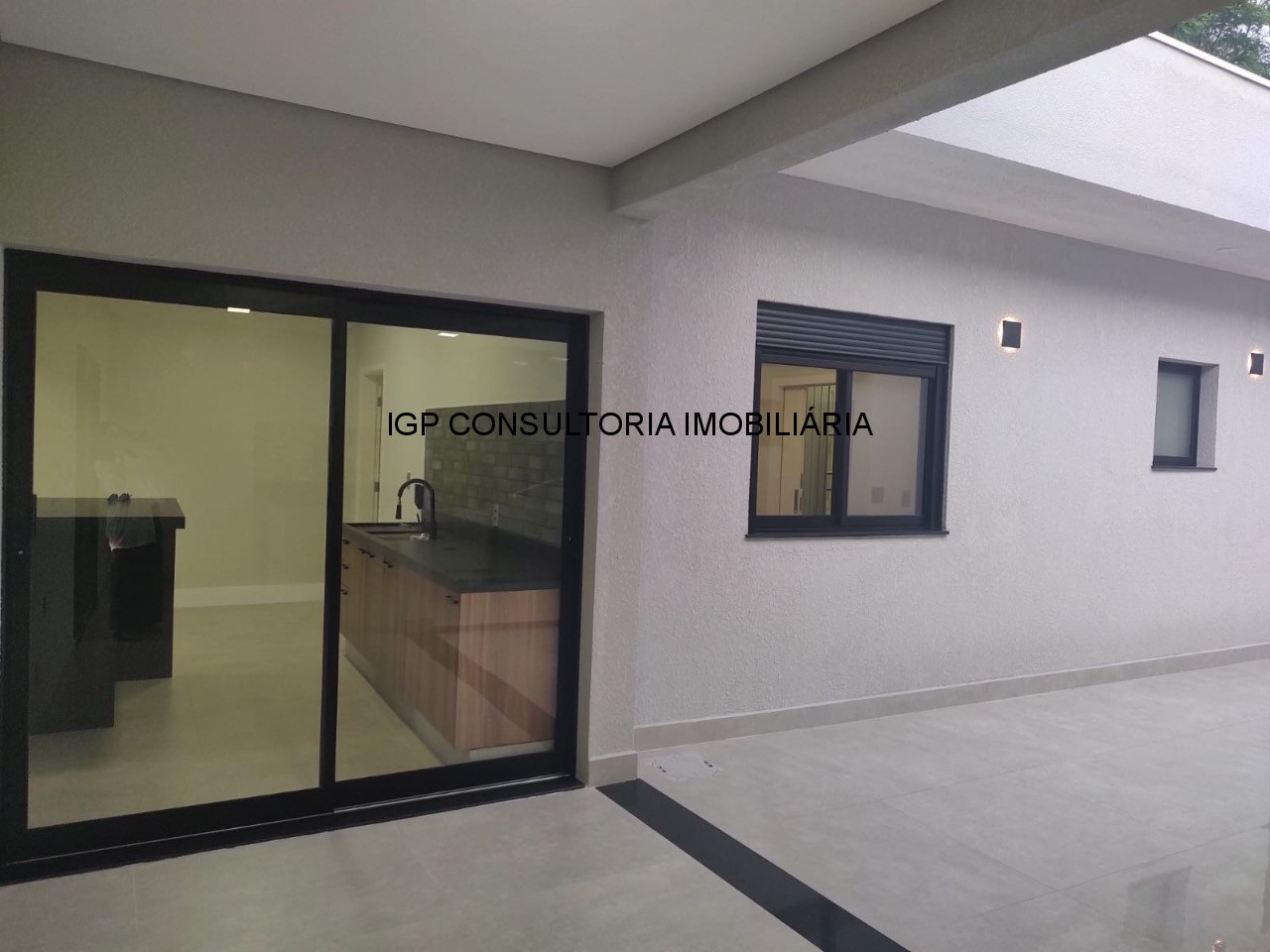 Casa de Alto Padrão em Condomínio no Jardim Portal de Itaici, Indaiatuba-SP: 3 Quartos, 1 Suíte 2 demi-suites, 2 Salas, 5 Banheiros, 4 Vagas- 93,96m²
