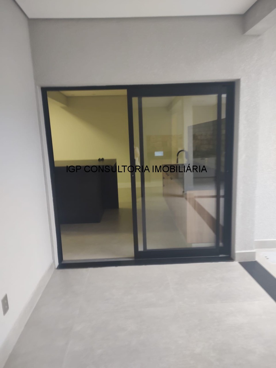Casa de Alto Padrão em Condomínio no Jardim Portal de Itaici, Indaiatuba-SP: 3 Quartos, 1 Suíte 2 demi-suites, 2 Salas, 5 Banheiros, 4 Vagas- 93,96m²