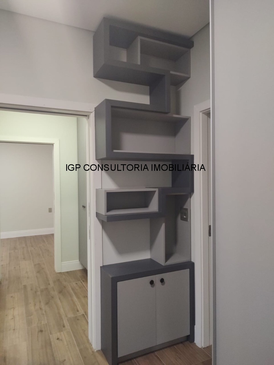 Casa de Alto Padrão em Condomínio no Jardim Portal de Itaici, Indaiatuba-SP: 3 Quartos, 1 Suíte 2 demi-suites, 2 Salas, 5 Banheiros, 4 Vagas- 93,96m²