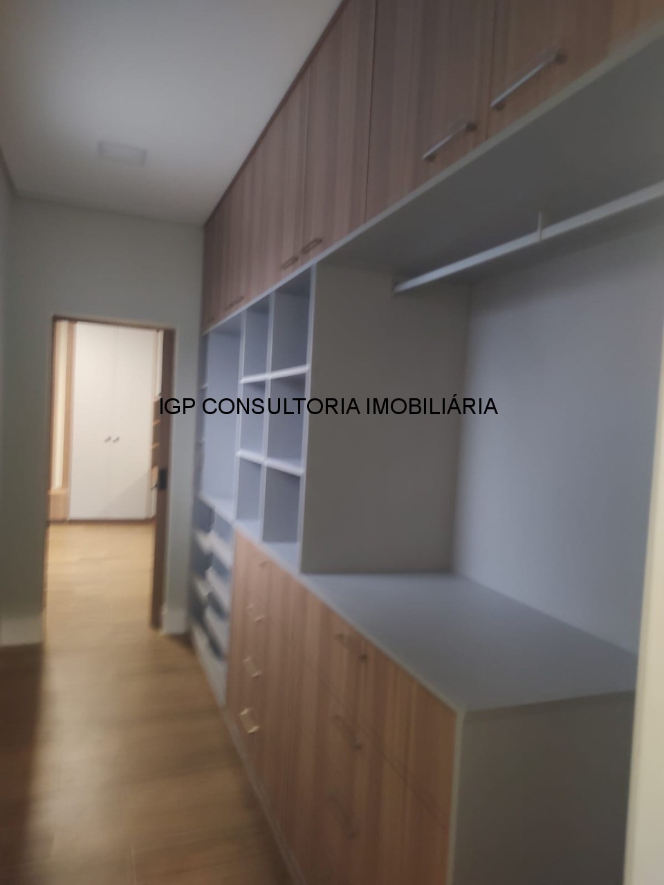 Casa de Alto Padrão em Condomínio no Jardim Portal de Itaici, Indaiatuba-SP: 3 Quartos, 1 Suíte 2 demi-suites, 2 Salas, 5 Banheiros, 4 Vagas- 93,96m²