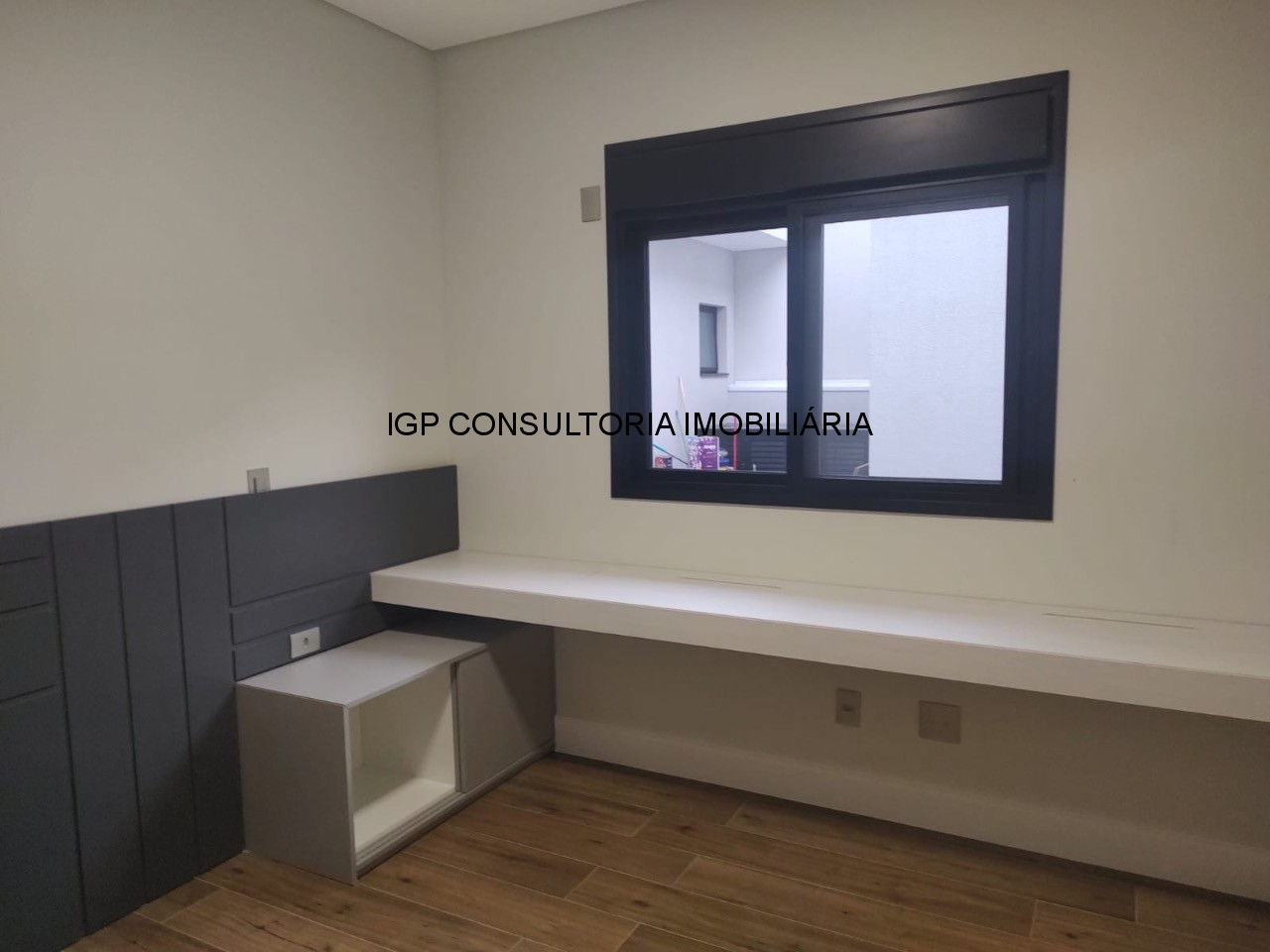 Casa de Alto Padrão em Condomínio no Jardim Portal de Itaici, Indaiatuba-SP: 3 Quartos, 1 Suíte 2 demi-suites, 2 Salas, 5 Banheiros, 4 Vagas- 93,96m²