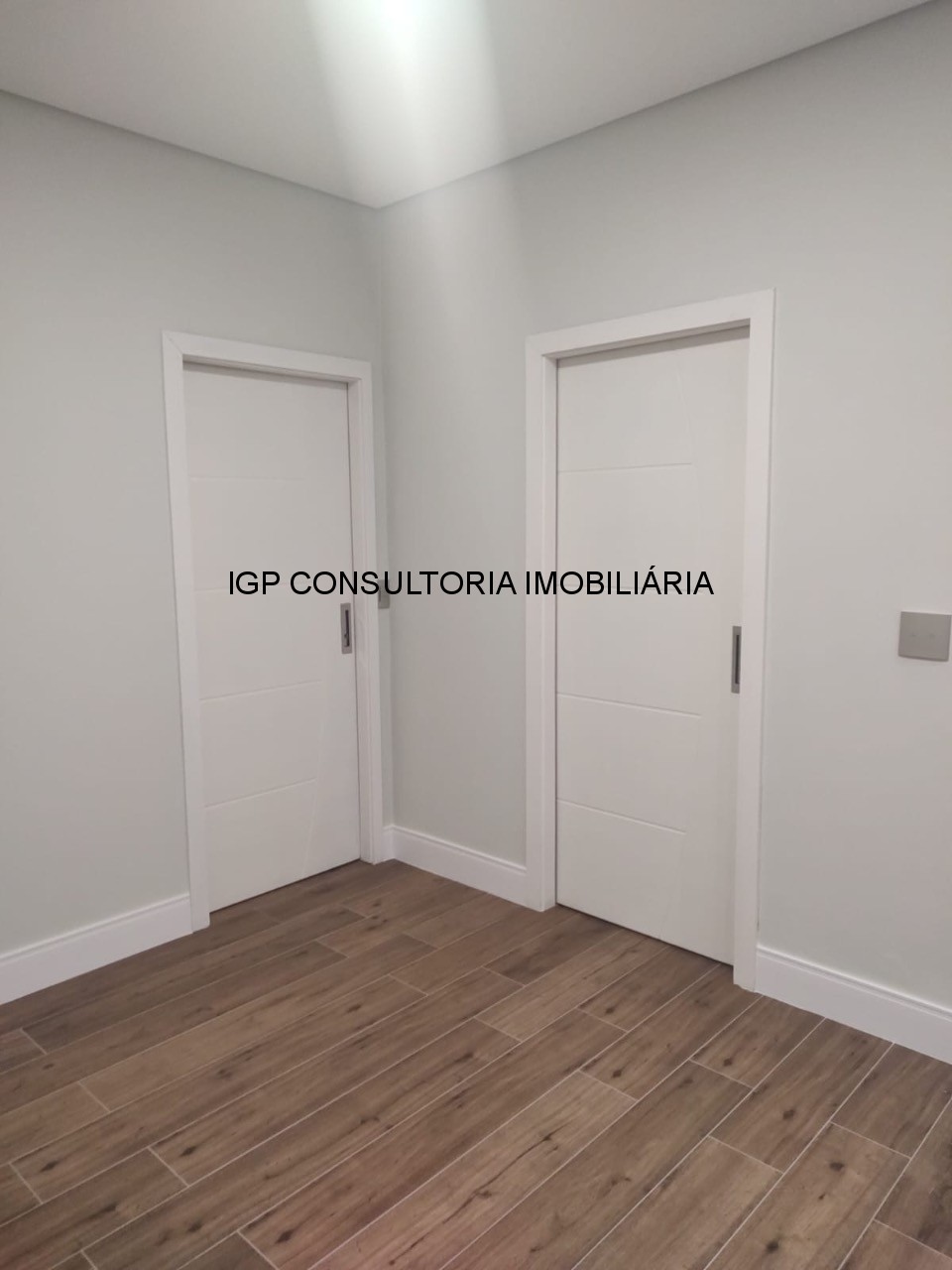 Casa de Alto Padrão em Condomínio no Jardim Portal de Itaici, Indaiatuba-SP: 3 Quartos, 1 Suíte 2 demi-suites, 2 Salas, 5 Banheiros, 4 Vagas- 93,96m²