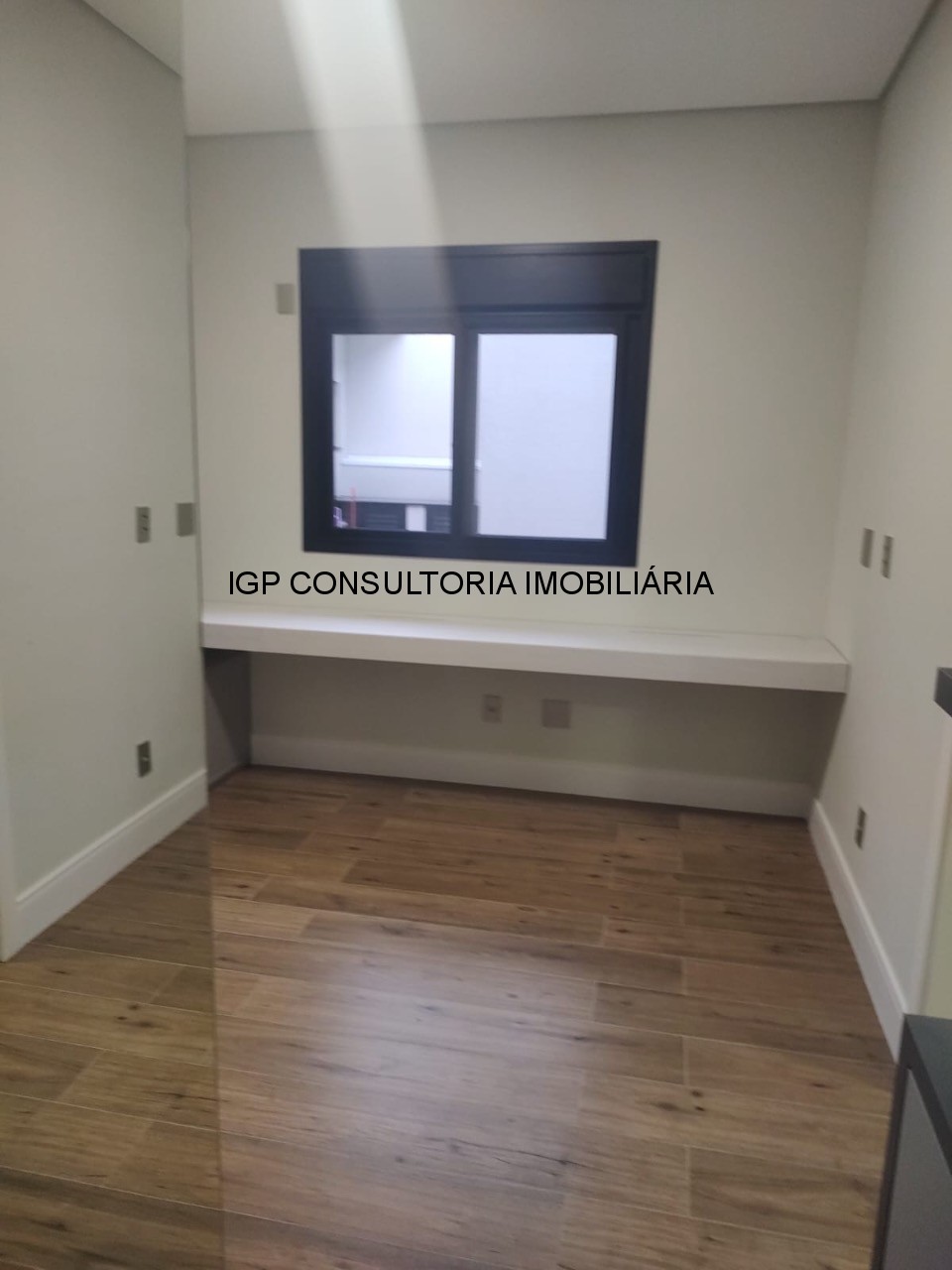 Casa de Alto Padrão em Condomínio no Jardim Portal de Itaici, Indaiatuba-SP: 3 Quartos, 1 Suíte 2 demi-suites, 2 Salas, 5 Banheiros, 4 Vagas- 93,96m²