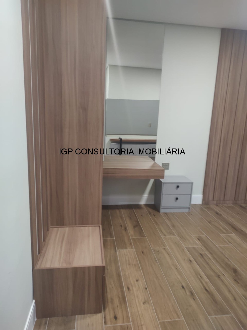Casa de Alto Padrão em Condomínio no Jardim Portal de Itaici, Indaiatuba-SP: 3 Quartos, 1 Suíte 2 demi-suites, 2 Salas, 5 Banheiros, 4 Vagas- 93,96m²