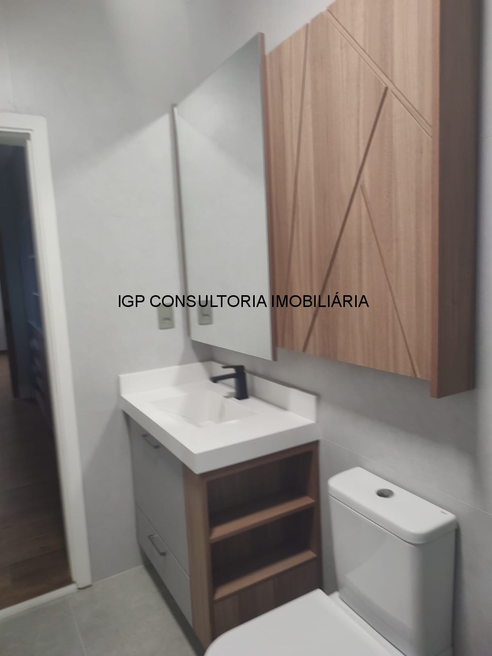 Casa de Alto Padrão em Condomínio no Jardim Portal de Itaici, Indaiatuba-SP: 3 Quartos, 1 Suíte 2 demi-suites, 2 Salas, 5 Banheiros, 4 Vagas- 93,96m²