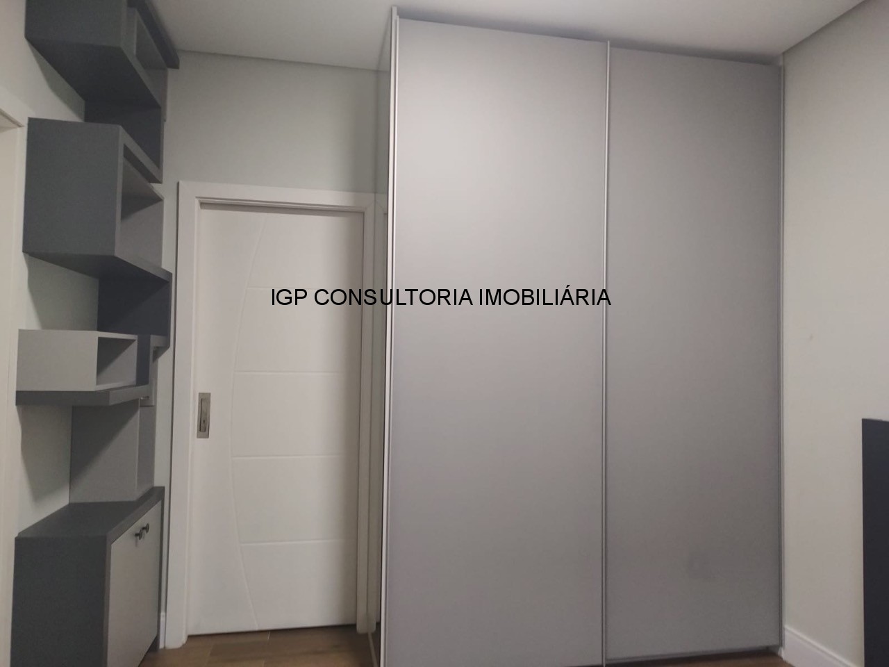Casa de Alto Padrão em Condomínio no Jardim Portal de Itaici, Indaiatuba-SP: 3 Quartos, 1 Suíte 2 demi-suites, 2 Salas, 5 Banheiros, 4 Vagas- 93,96m²