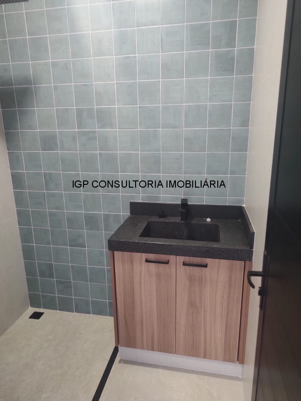 Casa de Alto Padrão em Condomínio no Jardim Portal de Itaici, Indaiatuba-SP: 3 Quartos, 1 Suíte 2 demi-suites, 2 Salas, 5 Banheiros, 4 Vagas- 93,96m²