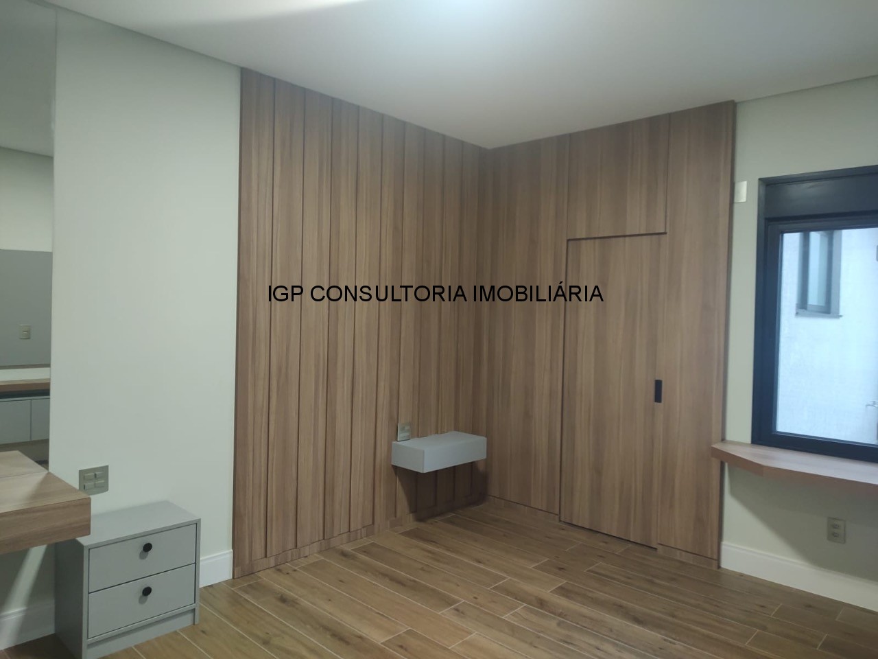 Casa de Alto Padrão em Condomínio no Jardim Portal de Itaici, Indaiatuba-SP: 3 Quartos, 1 Suíte 2 demi-suites, 2 Salas, 5 Banheiros, 4 Vagas- 93,96m²
