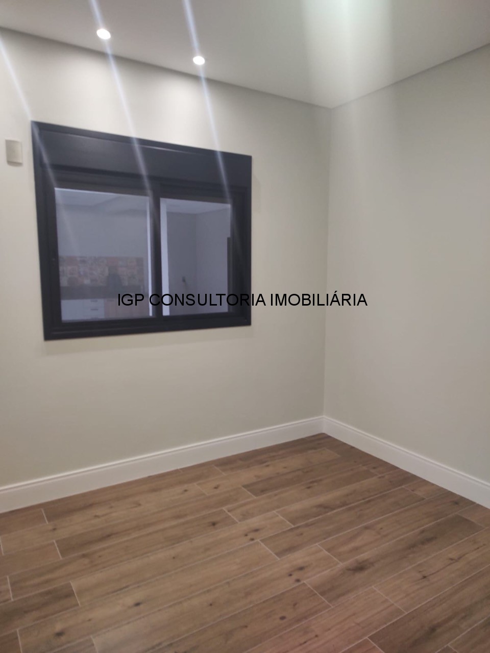 Casa de Alto Padrão em Condomínio no Jardim Portal de Itaici, Indaiatuba-SP: 3 Quartos, 1 Suíte 2 demi-suites, 2 Salas, 5 Banheiros, 4 Vagas- 93,96m²