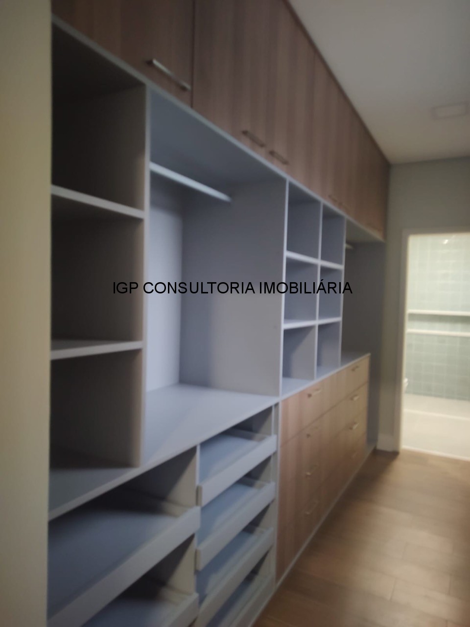 Casa de Alto Padrão em Condomínio no Jardim Portal de Itaici, Indaiatuba-SP: 3 Quartos, 1 Suíte 2 demi-suites, 2 Salas, 5 Banheiros, 4 Vagas- 93,96m²