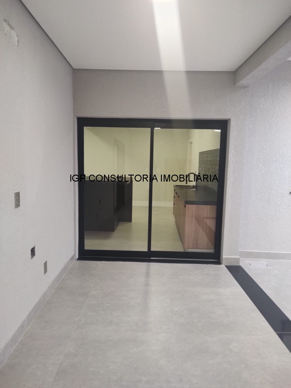 Casa de Alto Padrão em Condomínio no Jardim Portal de Itaici, Indaiatuba-SP: 3 Quartos, 1 Suíte 2 demi-suites, 2 Salas, 5 Banheiros, 4 Vagas- 93,96m²