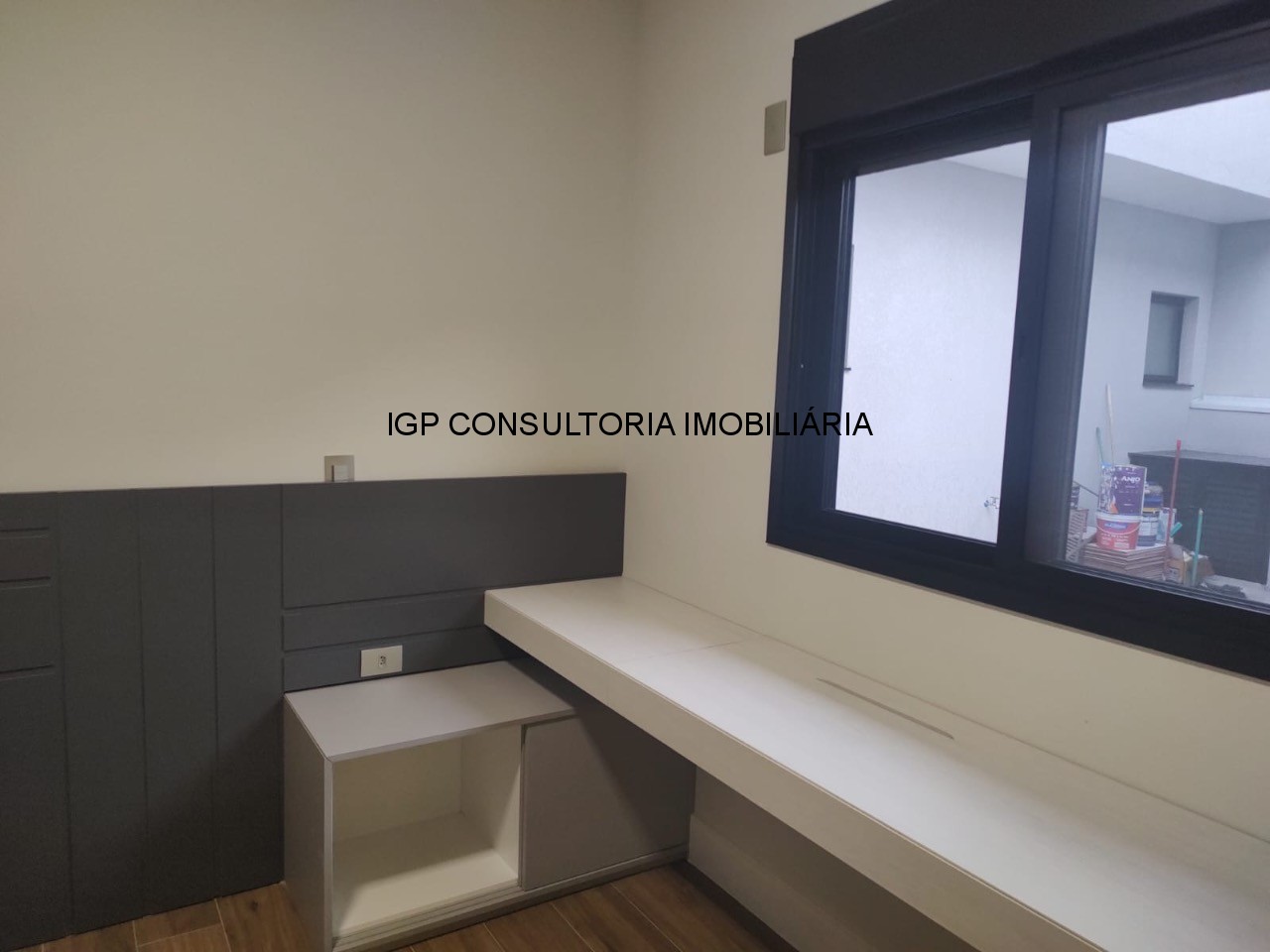 Casa de Alto Padrão em Condomínio no Jardim Portal de Itaici, Indaiatuba-SP: 3 Quartos, 1 Suíte 2 demi-suites, 2 Salas, 5 Banheiros, 4 Vagas- 93,96m²