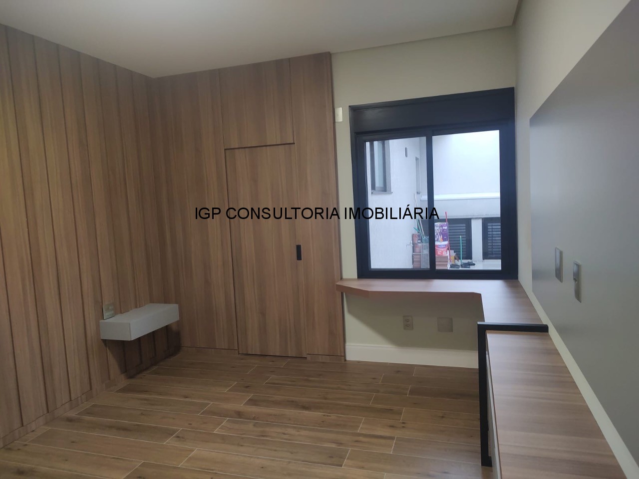 Casa de Alto Padrão em Condomínio no Jardim Portal de Itaici, Indaiatuba-SP: 3 Quartos, 1 Suíte 2 demi-suites, 2 Salas, 5 Banheiros, 4 Vagas- 93,96m²