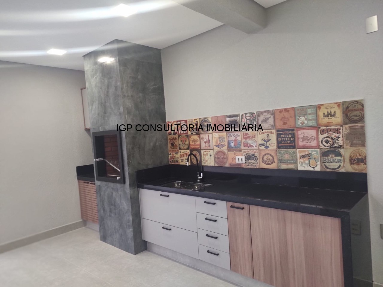 Casa de Alto Padrão em Condomínio no Jardim Portal de Itaici, Indaiatuba-SP: 3 Quartos, 1 Suíte 2 demi-suites, 2 Salas, 5 Banheiros, 4 Vagas- 93,96m²