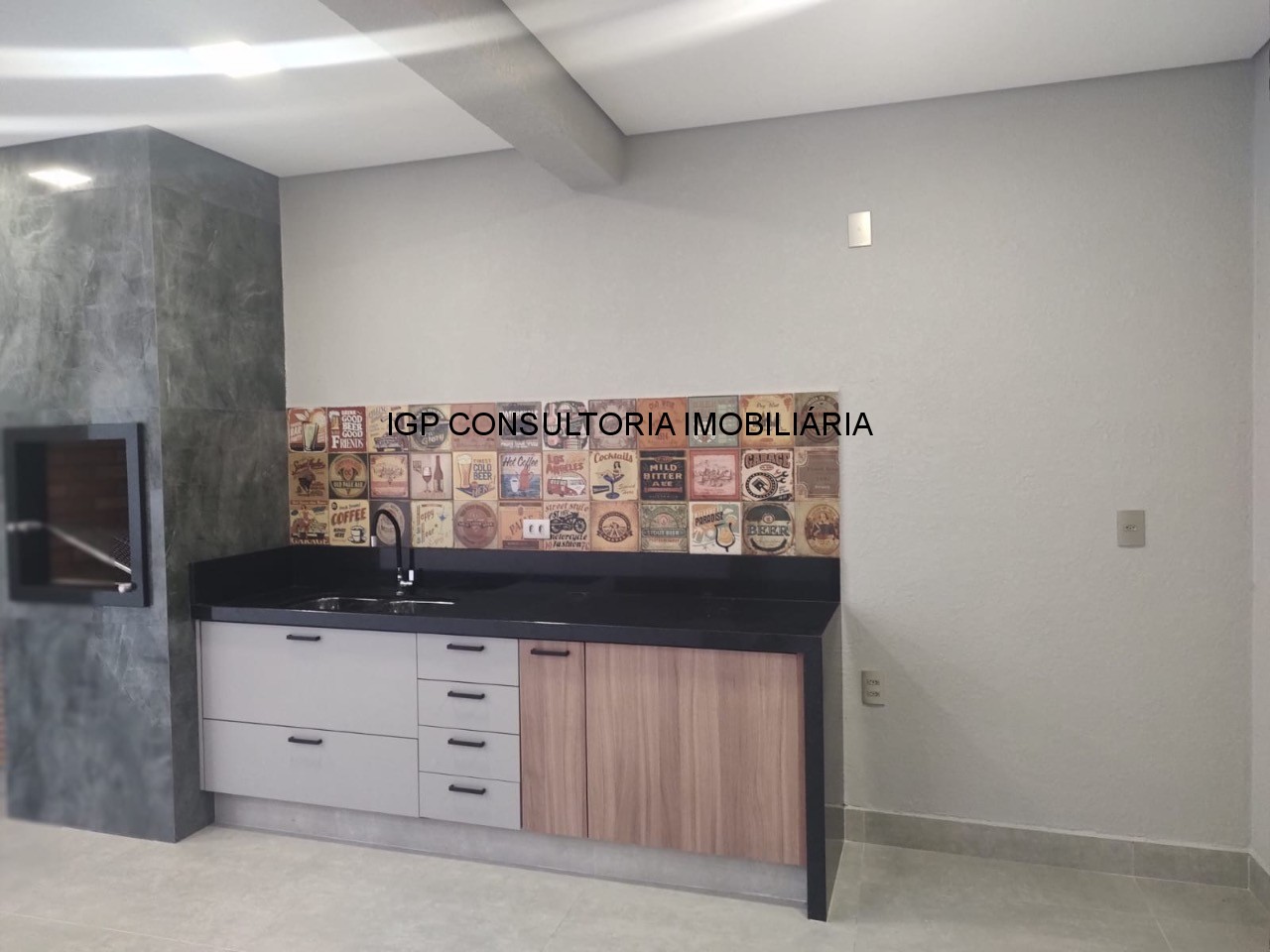 Casa de Alto Padrão em Condomínio no Jardim Portal de Itaici, Indaiatuba-SP: 3 Quartos, 1 Suíte 2 demi-suites, 2 Salas, 5 Banheiros, 4 Vagas- 93,96m²