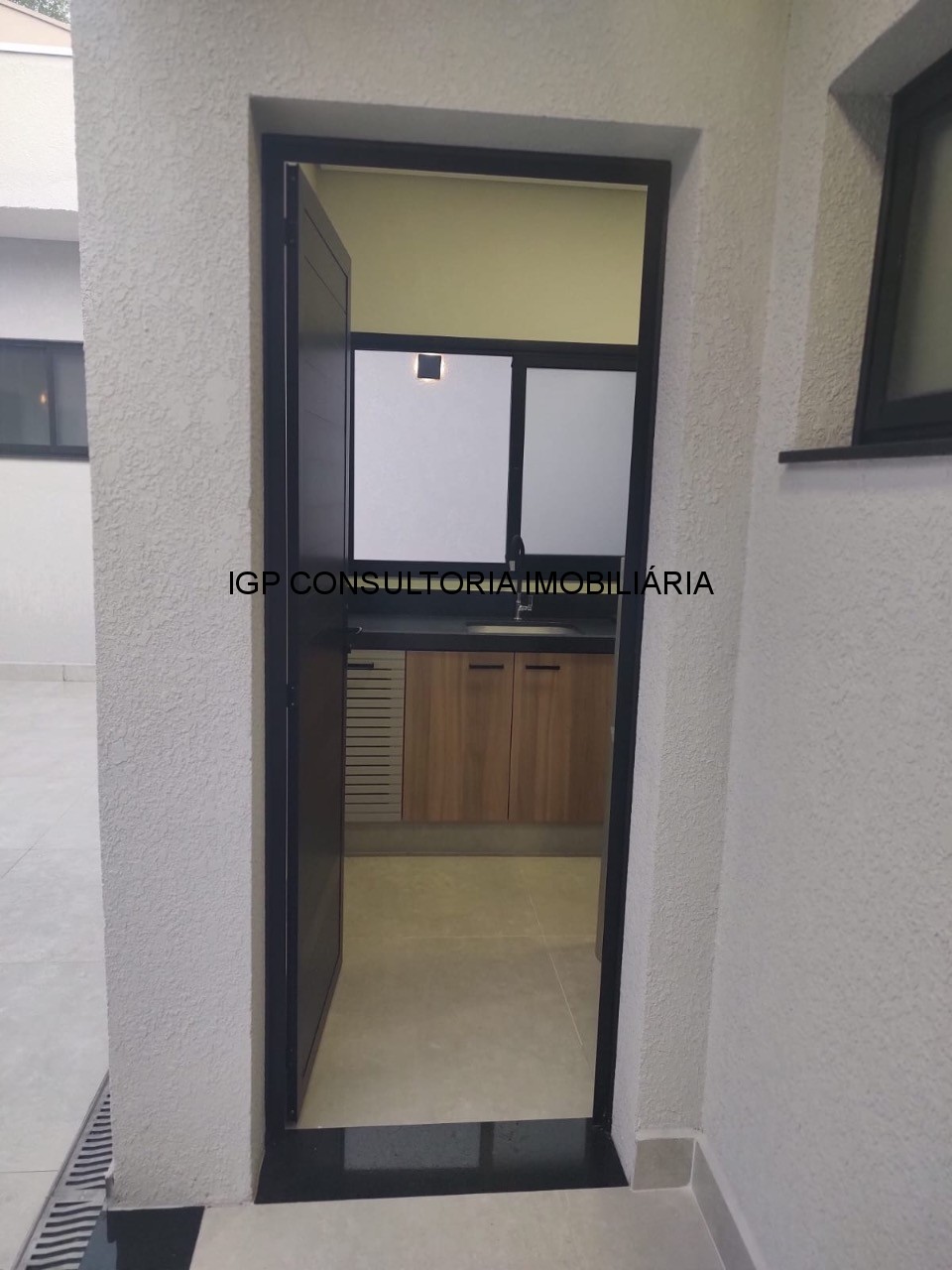 Casa de Alto Padrão em Condomínio no Jardim Portal de Itaici, Indaiatuba-SP: 3 Quartos, 1 Suíte 2 demi-suites, 2 Salas, 5 Banheiros, 4 Vagas- 93,96m²