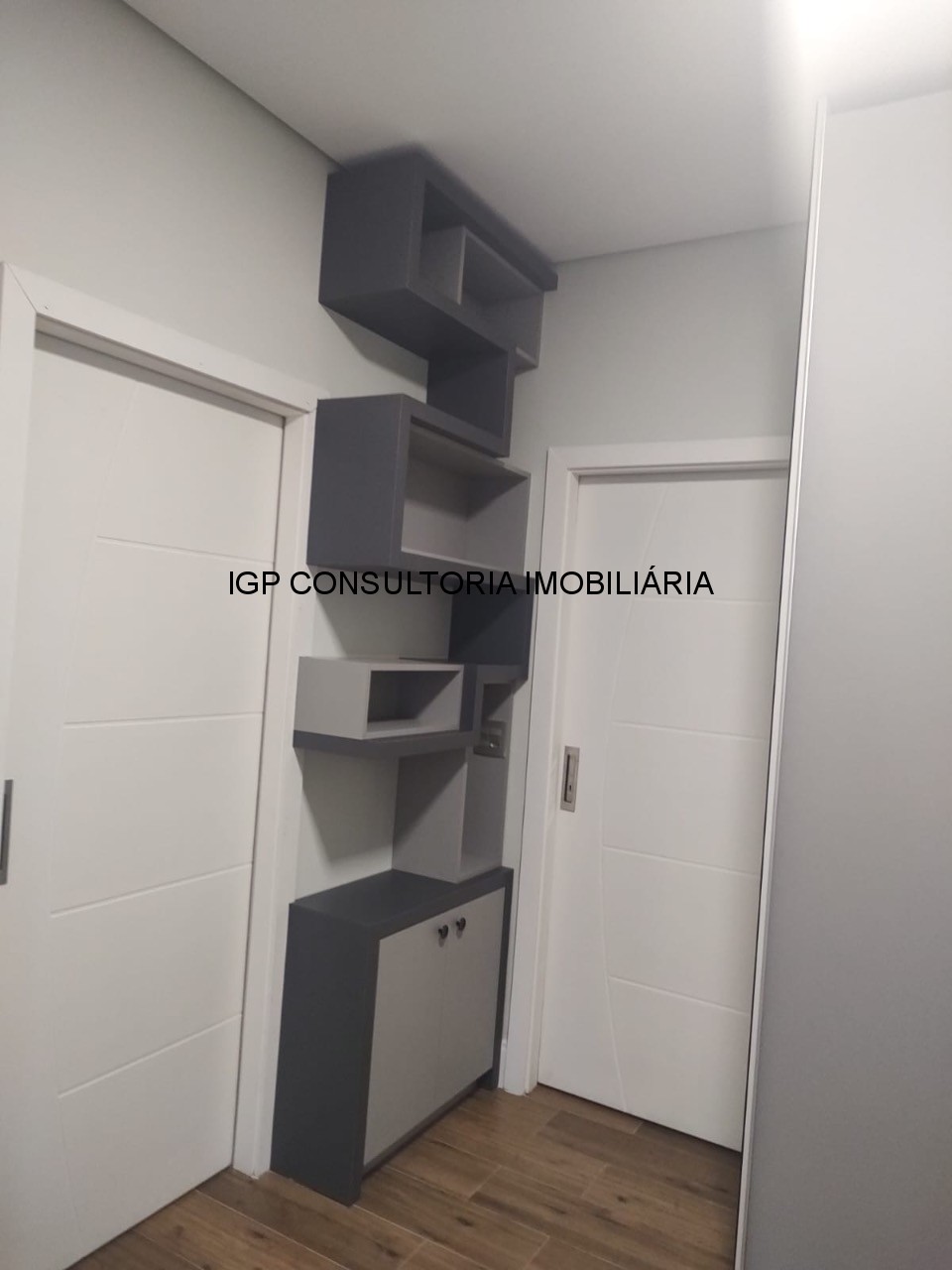 Casa de Alto Padrão em Condomínio no Jardim Portal de Itaici, Indaiatuba-SP: 3 Quartos, 1 Suíte 2 demi-suites, 2 Salas, 5 Banheiros, 4 Vagas- 93,96m²